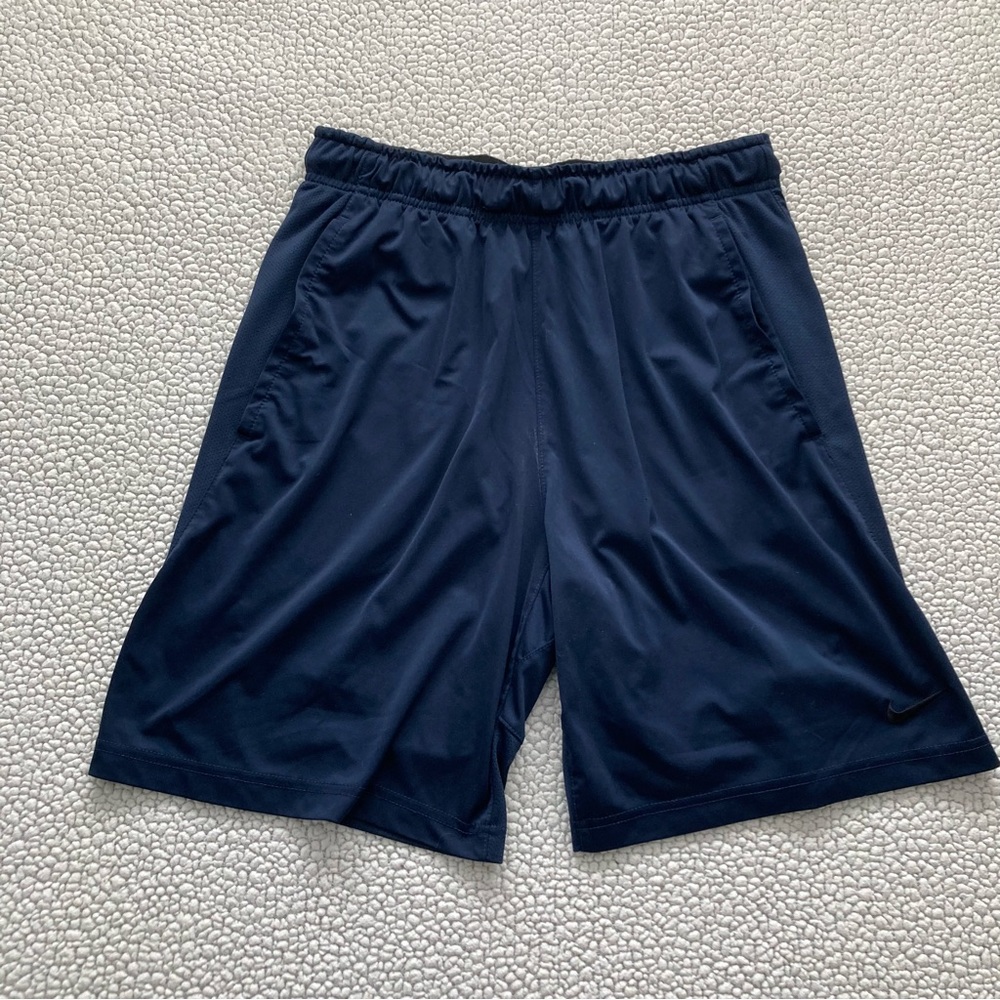 Nike, Dry-Fit, elastic band boys Medium size shorts, blue